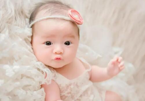 2023女?huà)雰何逍邪俗旨拿执笕? /></a>按照傳統(tǒng)說(shuō)法，五行八字對(duì)人生影響很大。五行不平衡，人生運(yùn)勢(shì)就會(huì)起伏不定。在給嬰兒起名字的時(shí)候，就可以用五行平衡的辦法來(lái)平衡，讓人生的運(yùn)勢(shì)更加平順，更加平和，更加和諧。所以給2023女?huà)雰浩鹨粋€(gè)五行八字...</div>
			        &nbsp;<span id="ctl00_ContentPlaceHolder1_subjectList_dgNews_ctl03_Label1" style="color:Green;font-size:10pt;">2022/6/13 17:40:37</span>
			        <div style="height:5px; font-size:5px">&nbsp;</div>
			        <hr width="99%" style="text-align:center; border-style:dotted; border-width:0px; height:1px;" />
			        <div style="height:5px; font-size:5px">&nbsp;</div>
			    </div>
		        </td>
	</tr><tr style="border-width:0px;">
		<td valign="top">
		        <div style="padding-left:3px; padding-right:3px;line-height:180%">
			        &nbsp;<h3 style="padding:0px;margin:0px;display:inline;"><a id="ctl00_ContentPlaceHolder1_subjectList_dgNews_ctl04_HyperLink1" class="headline" href="/subject/tu/s.aspx?newsid=14911" target="_blank">男嬰兒寶寶屬兔生肖吉的名字大全</a></h3>
			        
			        &nbsp;&nbsp;<span style="color:Red;font-size:8pt;"></span>
			        <br />
			        <div style="padding-top:1px; width:95%; padding-left:8px; line-height:180%;color:#2f2f2f;font-size:14px;" ><a href=