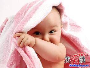 怎么給羊?qū)殞毴⌒∶? /></a>&nbsp;&nbsp;&nbsp; 小名，又稱“乳名”，一般是指嬰兒初生時長輩所取的非正式的名字，與學(xué)名不同，意思簡單，瑯瑯上口，只要好聽、易記、叫起來順口就行。對家人來說，更愿意用小名來稱呼自己的...</div>
							        <div style="height:5px; font-size:5px"></div>
							        <hr width="99%" style="text-align:center; border-style:dotted; border-width:0px; height:1px;" />
							        <div style="height:5px; font-size:5px"></div>
							    </div>
						        </td>
	</tr><tr style="border-width:0px;">
		<td valign="top">
						        <div style="padding-left:3px; padding-right:3px;line-height:180%">
							        &nbsp;<h3 style="padding:0px;margin:0px;display:inline;"><a id="ctl00_ContentPlaceHolder1_ShowMore1_dgNews_ctl07_HyperLink1" class="headline" href="/yang/s.aspx?newsid=3918" target="_blank">2015羊?qū)殞毱鹈?五行為木的起名用字</a></h3>
							        &nbsp;<span id="ctl00_ContentPlaceHolder1_ShowMore1_dgNews_ctl07_Label1" style="color:Green;font-size:10pt;">2015/4/16 15:59:04</span>
							        &nbsp;&nbsp;<span style="color:Red;font-size:8pt;"></span>
							        <br />
							        <div style="padding-top:1px; width:95%; padding-left:8px; line-height:180%;color:#2f2f2f;font-size:14px;" ><a href=