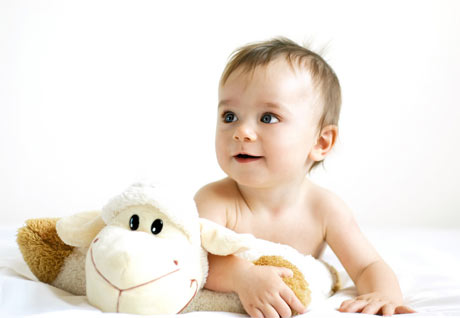 可愛羊?qū)殞? /></a>　　2015年是農(nóng)歷乙未（羊）年，這一年出生的寶寶被稱作羊?qū)殞殹＝o羊?qū)殞毱鹈泻芏嘀v究和忌諱，本文重點(diǎn)為大家介紹羊?qū)殞毱鹈囊c(diǎn)和注意事項(xiàng)。幫助您為自己的羊?qū)殞毱饌€(gè)吉祥的好名字吧。 專家起名&nbsp...</div>
							        <div style="height:5px; font-size:5px"></div>
							        <hr width="99%" style="text-align:center; border-style:dotted; border-width:0px; height:1px;" />
							        <div style="height:5px; font-size:5px"></div>
							    </div>
						        </td>
	</tr>
</table>
		        <br />
		        <center>
		        <span id="ctl00_ContentPlaceHolder1_ShowMore1_lbPages" style="font-weight:bold;">頁碼：<a class=