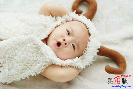 2015最新好聽的羊?qū)殞毭执笕? /></a>&nbsp;&nbsp;  2015年是金羊年，2015最新好聽的羊?qū)殞毭执笕珵槟扑]最新好聽的羊?qū)殞毭郑┠鸀閷殞毱鹈麉⒖肌?nbsp; &nbsp; 峻肇&nbsp;&nbsp;&nbsp; ...</div>
							        <div style="height:5px; font-size:5px"></div>
							        <hr width="99%" style="text-align:center; border-style:dotted; border-width:0px; height:1px;" />
							        <div style="height:5px; font-size:5px"></div>
							    </div>
						        </td>
	</tr><tr style="border-width:0px;">
		<td valign="top">
						        <div style="padding-left:3px; padding-right:3px;line-height:180%">
							        &nbsp;<h3 style="padding:0px;margin:0px;display:inline;"><a id="ctl00_ContentPlaceHolder1_ShowMore1_dgNews_ctl04_HyperLink1" class="headline" href="/yang/s.aspx?newsid=4019" target="_blank">2015羊?qū)殞毱鹈?五行為土的起名用字</a></h3>
							        &nbsp;<span id="ctl00_ContentPlaceHolder1_ShowMore1_dgNews_ctl04_Label1" style="color:Green;font-size:10pt;">2015/5/26 13:15:18</span>
							        &nbsp;&nbsp;<span style="color:Red;font-size:8pt;"></span>
							        <br />
							        <div style="padding-top:1px; width:95%; padding-left:8px; line-height:180%;color:#2f2f2f;font-size:14px;" ><a href=